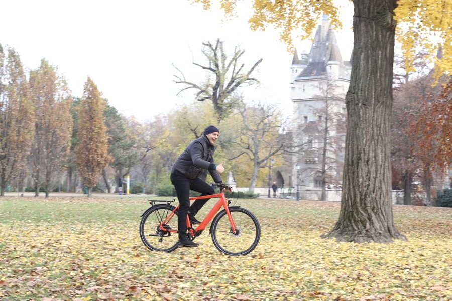 Budapest: Guided Downtown Electric Bike Tour - The Danube and a memorable bridge crossing