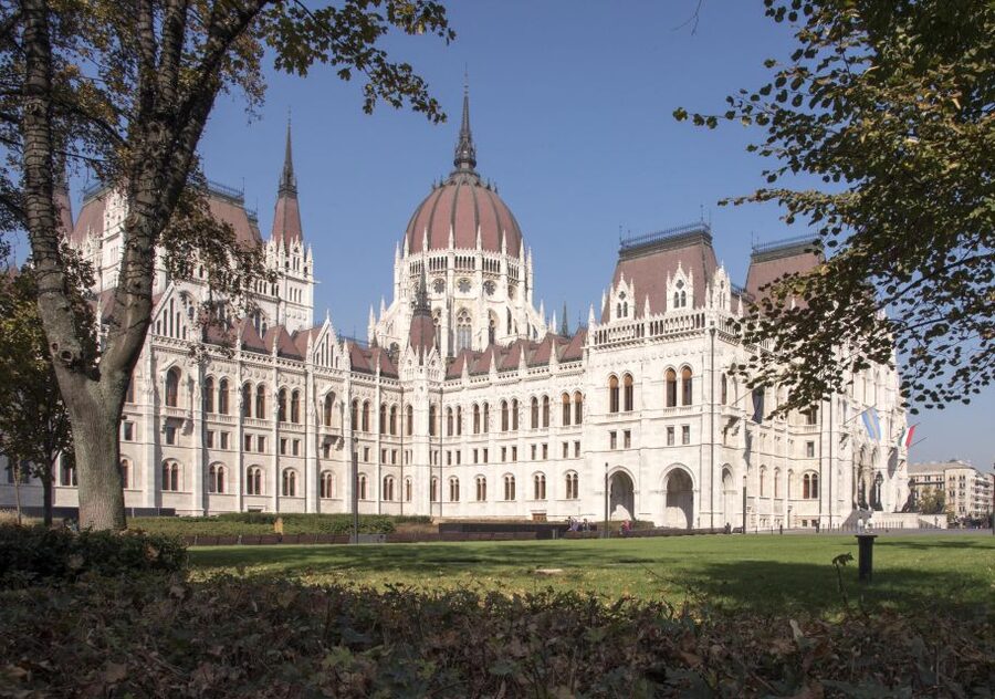 Budapest: Guided Walking Tour of Pest - Starting at Molnár’s Kürtőskalács