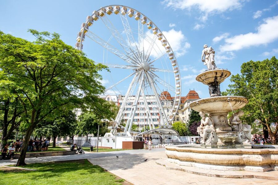 Budapest: Guided Walking Tour of Pest - Liberty Square, Art Nouveau, and street-level details