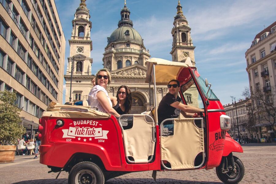 Budapest: Half-Day Exclusive Highlights Private Tour - Buda viewpoints and the hilltop side of the city