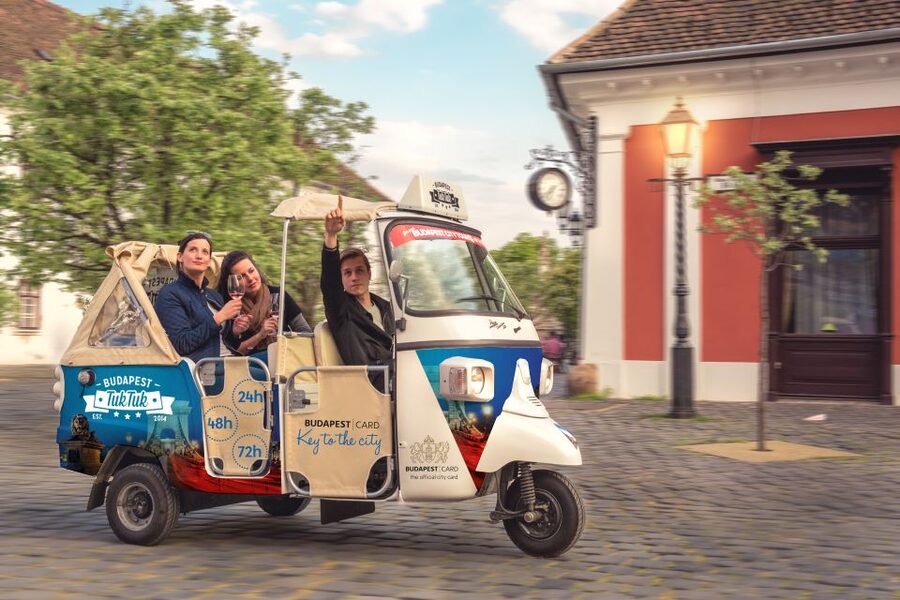 Budapest: Half-Day Exclusive Highlights Private Tour - The guides make the private format worthwhile
