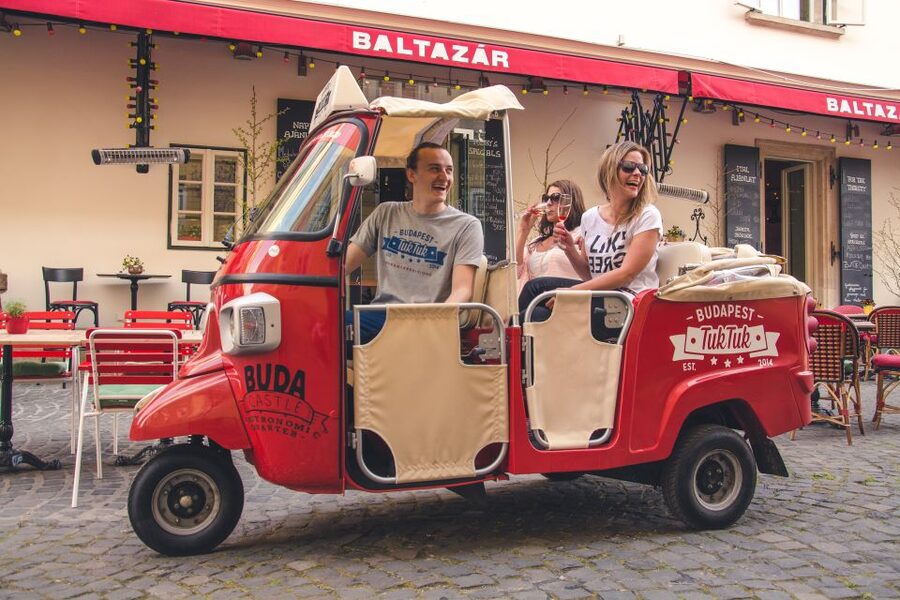 Budapest: Half-Day Exclusive Highlights Private Tour - Who should book this experience?