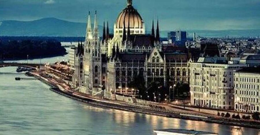 Budapest: Half-Day Highlights Small Group Private Tour - Central Pest and St. Stephen’s Basilica