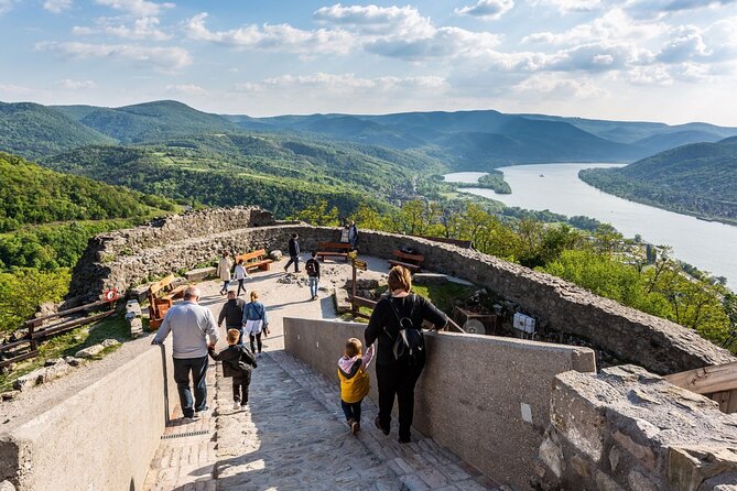 Budapest Hike to Visegrád Castle w or wo Sauna/Danube beach - Who will enjoy this outing most
