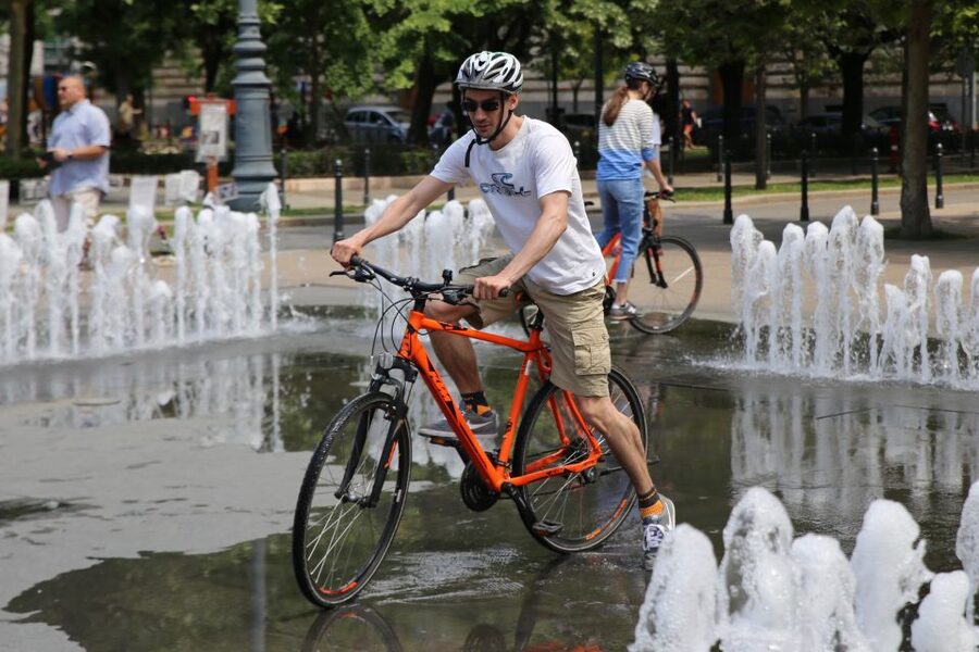 Budapest: Historic Downtown Bicycle Ride with Scenic Views - Starting in the Jewish Quarter