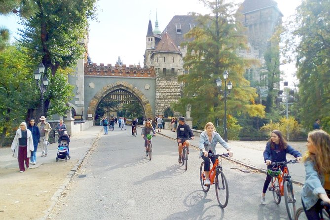 Budapest Historic Downtown Bicycle Tour in small groups - Bridges, baths, and the Buda-side riverfront
