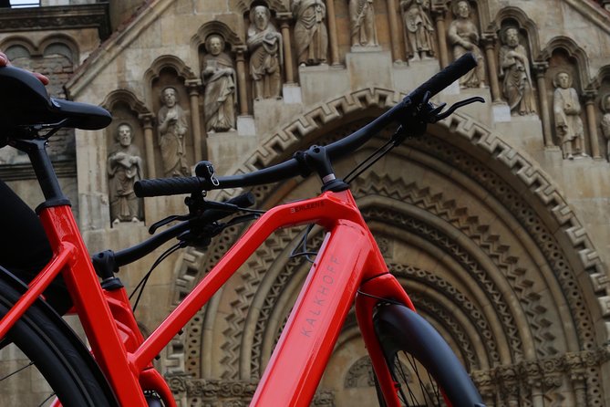 Budapest: Historic Downtown ride on E-Bicycles Buda & Pest - Why an e-bike is the smart way to cover Budapest