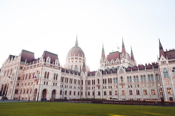 Budapest Historical Sightseeing - Free Walking Tour - Unger’s House and Budapest’s mixed architectural language