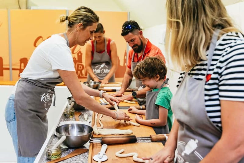 Budapest: Hungarian Chimney Cake Workshop in the City Center - Key points to know before booking