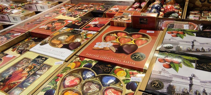 Budapest: Hungarian Cuisine in the Market Hall (german) - Cheese, paprika, pickles and the everyday pantry