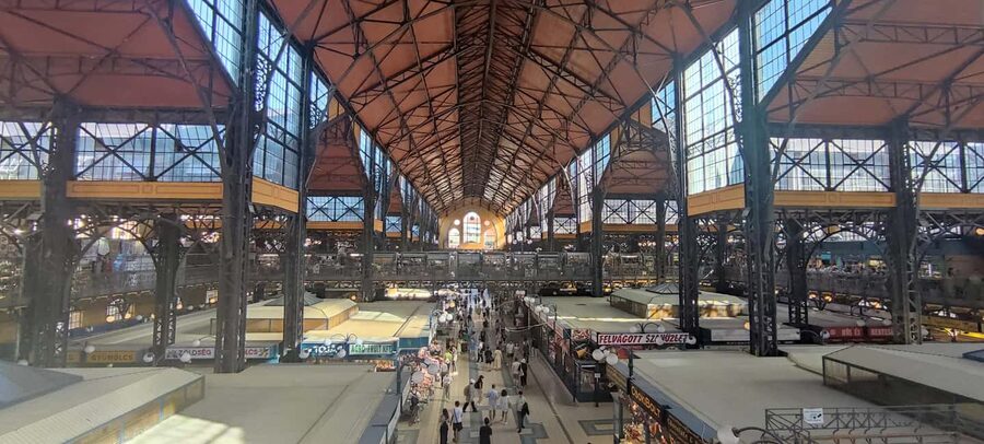 Budapest: Hungarian Cuisine in the Market Hall (german) - Wine, homemade syrup and the taste of Unicum