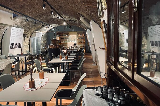 Budapest: Hungarian Folklore Dance Performance & Concert Ticket - Food and drink choices at the GastroCellar
