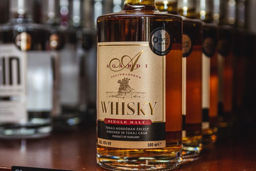 Budapest: Hungarian Whisky, Gin, and Pálinka Tasting - Small Plates Make the Tasting More Comfortable