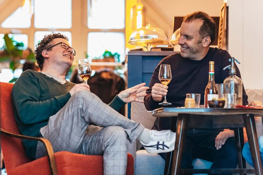 Budapest: Hungarian Wine Tasting with 7 Wines and Tapas - What the guide adds to the experience