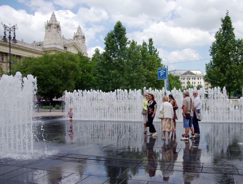 Budapest: Inner City Walking Tour in German - St. Stephen’s Basilica and the scale of central Pest