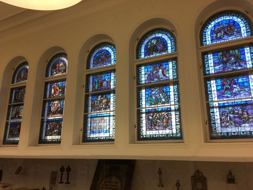 Budapest: Jewish Heritage Guided Tour with Synagogue Ticket - Martyrs’ Cemetery and the Tree of Life