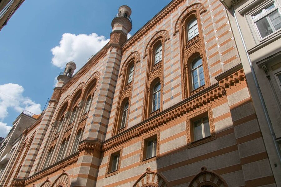 Budapest: Jewish Heritage Walking Tour with Historian Guide - Rumbach Street Synagogue and its changing story