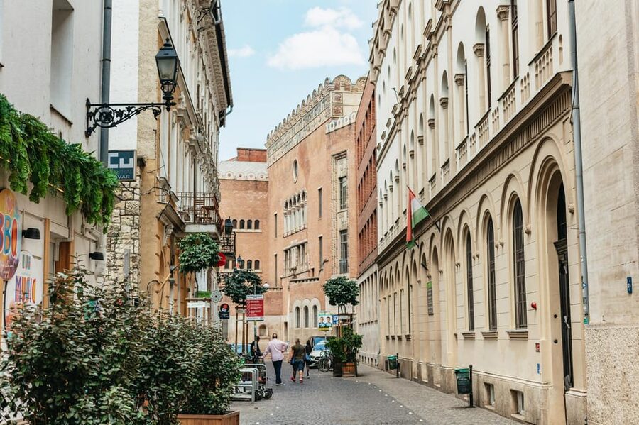 Budapest: Jewish History Guided Walking Tour with Historian - Key points at a glance