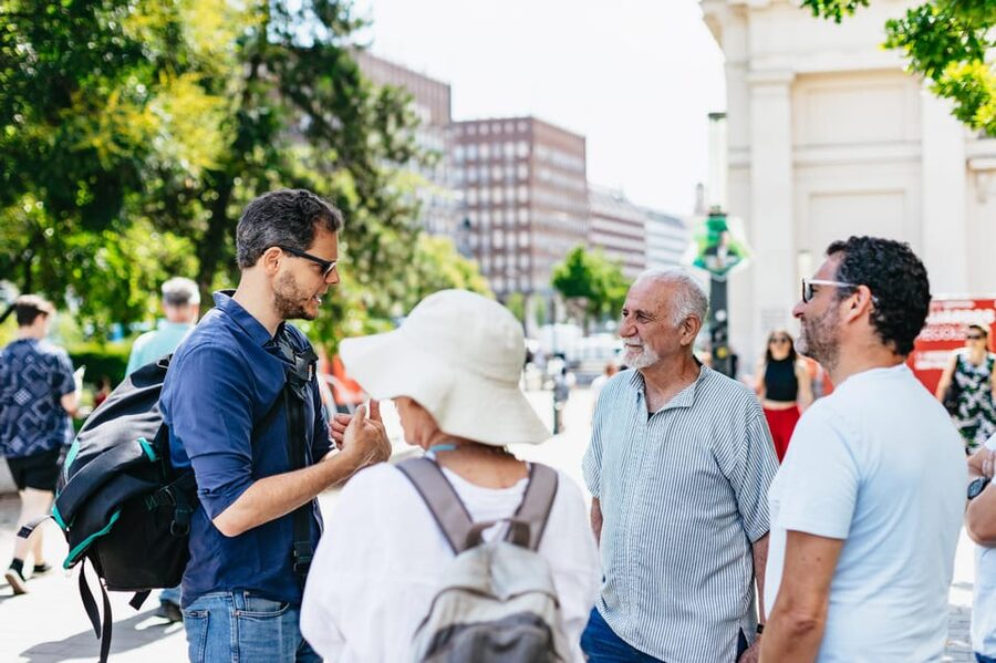 Budapest: Jewish History Guided Walking Tour with Historian - Raoul Wallenberg, Carl Lutz, and the people who acted