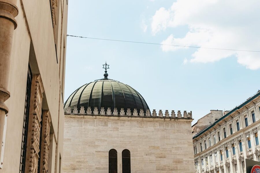 Budapest: Jewish History Guided Walking Tour with Historian - Gozsdu Passage, street art, and present-day Elizabeth Town