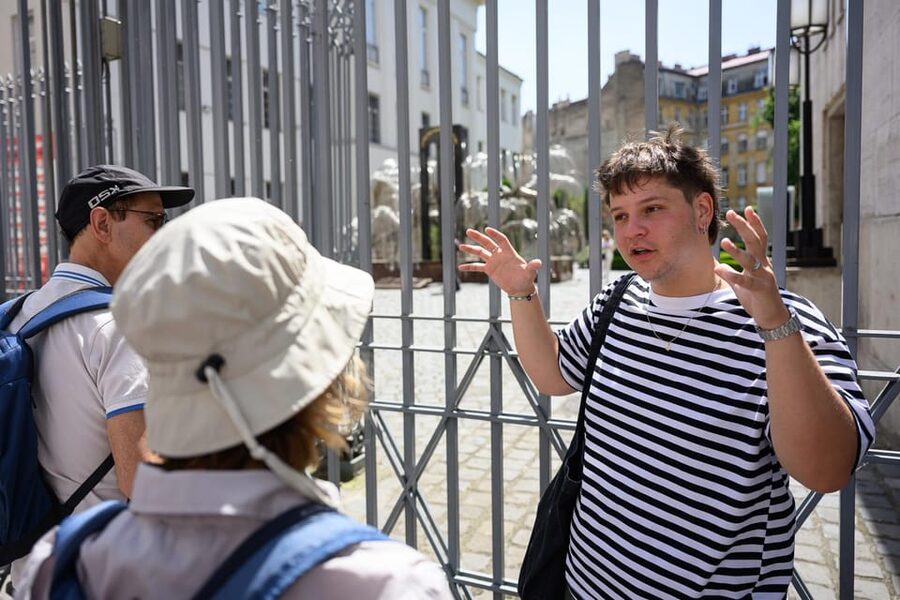 Budapest: Jewish History with Local Guide & Synagogue Ticket - Guide Quality and the English-Only Format