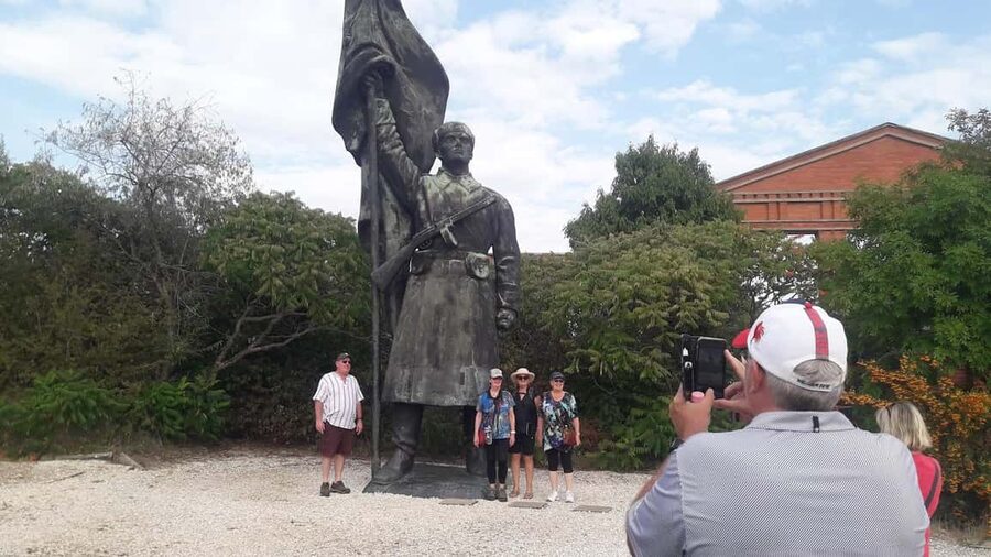 Budapest: Memento Park and Icons of Communism Guided Tour - What the guide adds to the visit