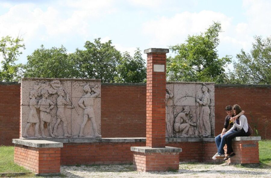 Budapest: Memento Park Ticket - Walking conditions and the right amount of time