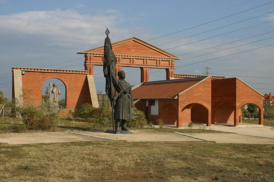 Budapest: Memento Park Ticket - Under Stalin’s Boots: storage, art, and a closer look