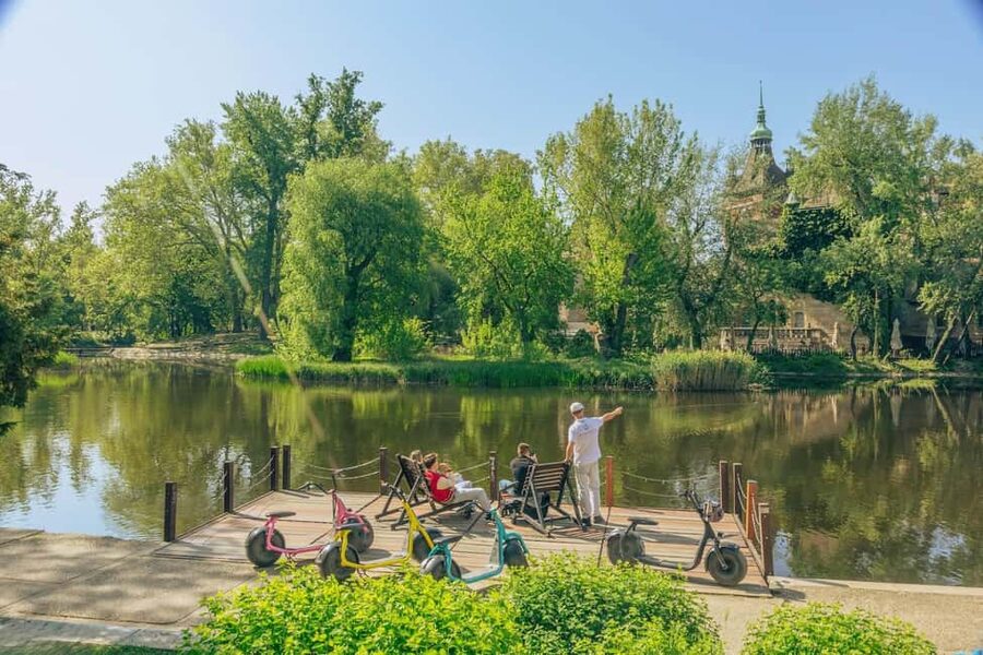 Budapest: MonsteRoller E-Scooter Tour - Choosing between one, three, and four hours