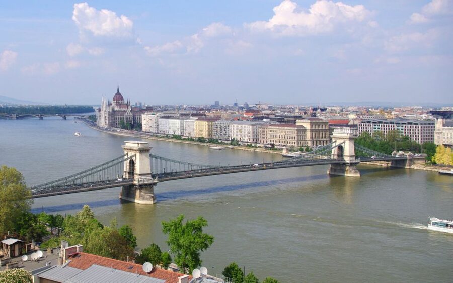 Budapest: Multilingual Highlights Tour - A three-hour route that explains Budapest quickly