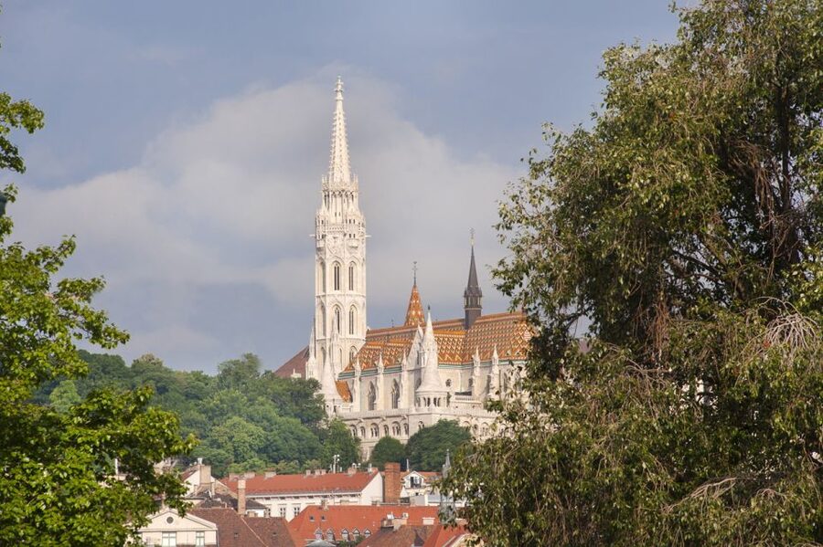 Budapest: Multilingual Highlights Tour - Crossing the Danube with four public transport tickets