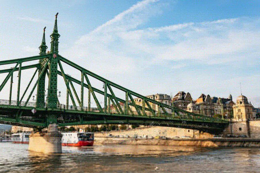 Budapest: Nighttime or Daytime Sightseeing Cruise - Daylight, sunset, or full night?