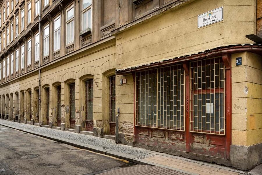 Budapest Old Jewish Quarter History Private Walking Tour - Starting beside the Sissi Statue