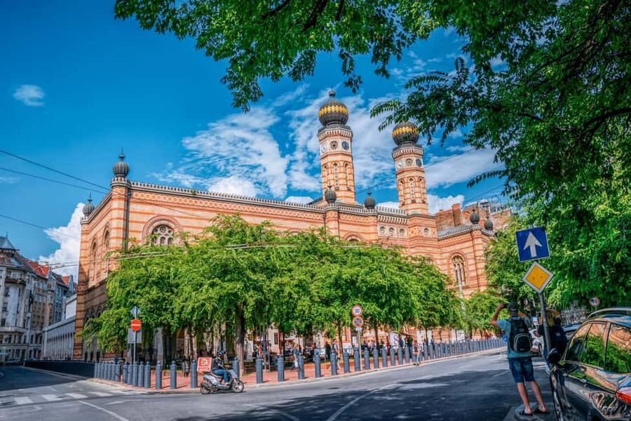 Budapest Old Jewish Quarter History Private Walking Tour - Klauzál Market Hall: history meets lunch hour
