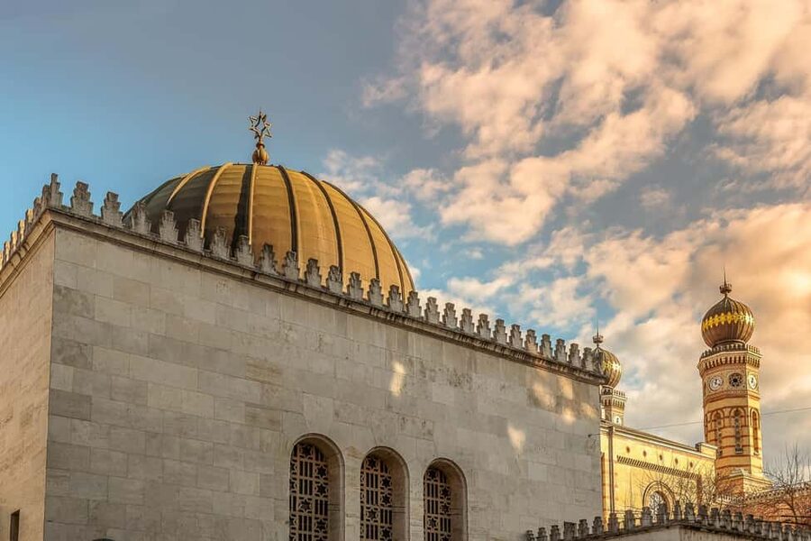 Budapest Old Jewish Quarter History Private Walking Tour - What $150 per person gets you