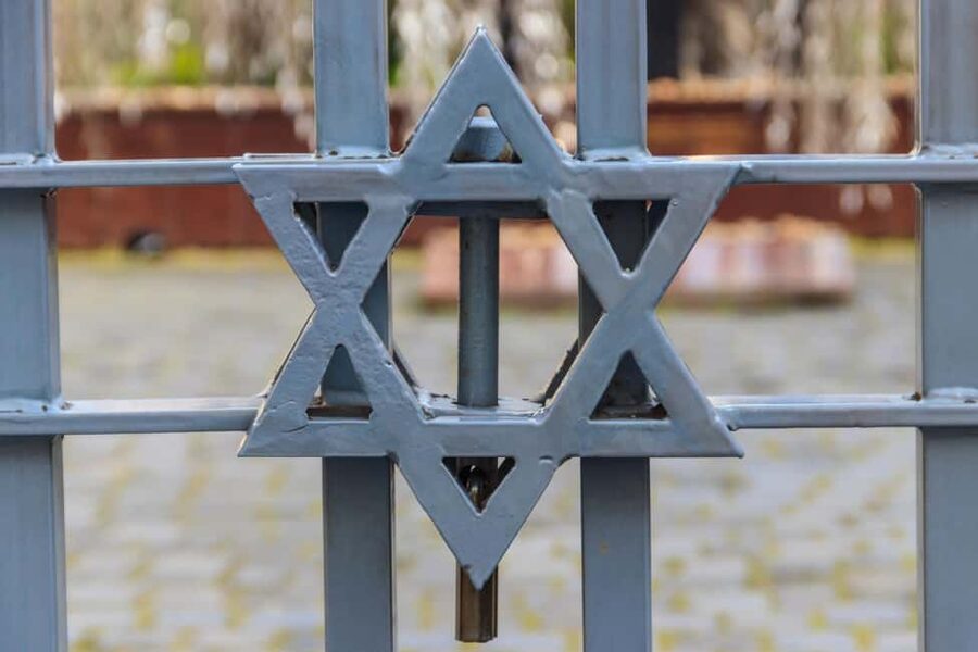 Budapest Old Jewish Quarter History Private Walking Tour - Who should book this walk