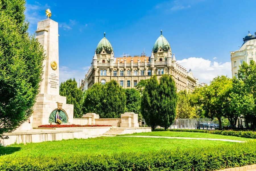 Budapest Old Town and Top Attractions Private Walking Tour - St. Stephen’s Basilica and Budapest’s religious center