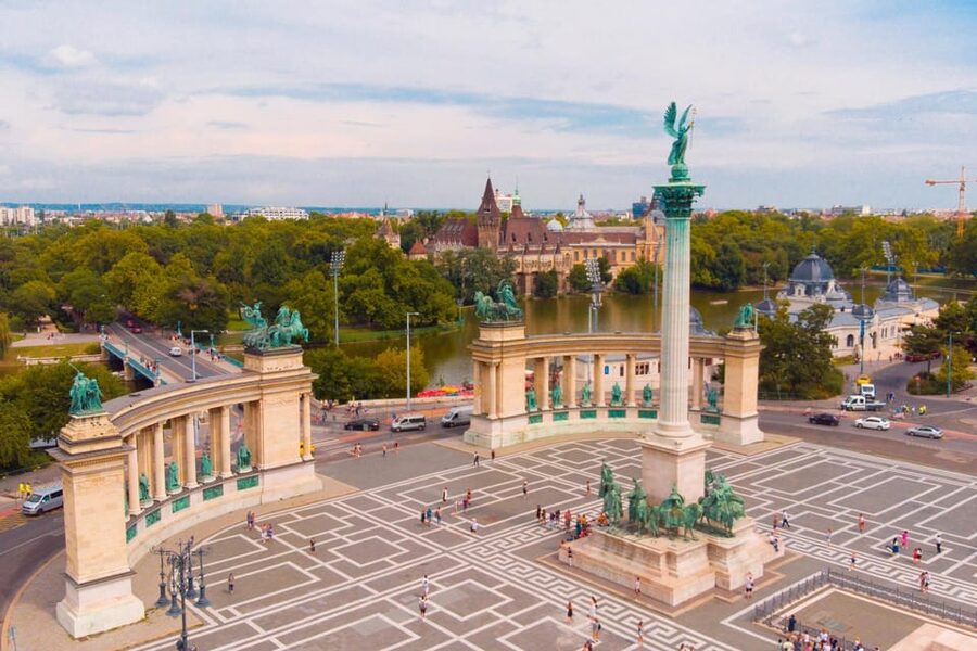 Budapest Old Town and Top Attractions Private Walking Tour - Who should choose this Budapest walk?