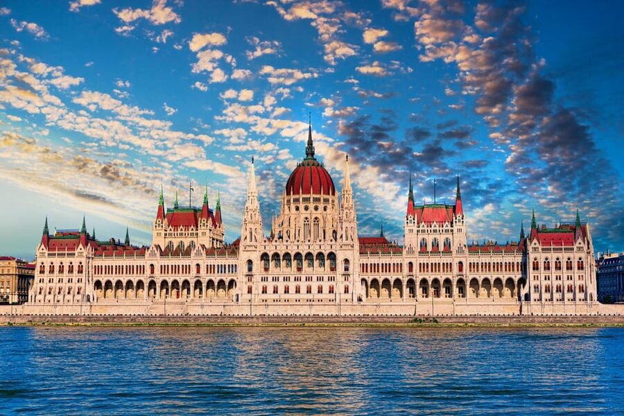 Budapest Old Town and Top Attractions Private Walking Tour - Walking to the Shoes on the Danube