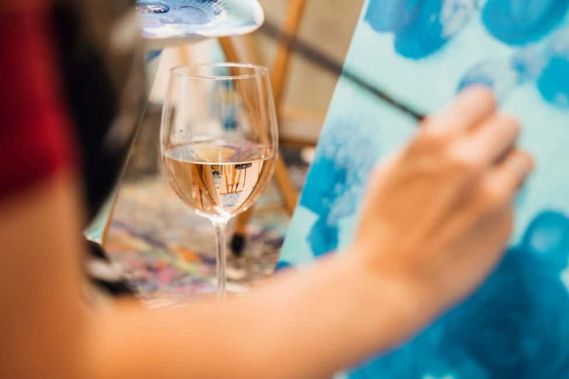 Budapest: Paint and sip experience - What happens during the 2.5-hour class