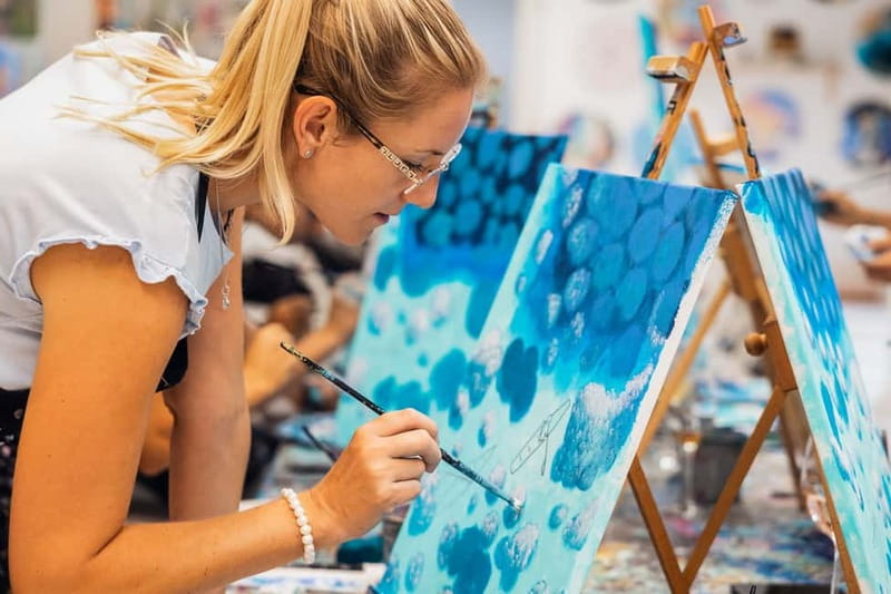 Budapest: Paint and sip experience - Scheduled class or private group booking