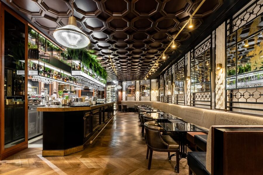 Budapest: Párisi Passage Restaurant 3-Course Menu - Service and the importance of clear instructions