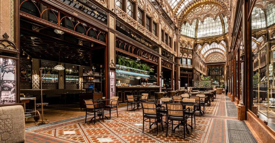Budapest: Párisi Passage Restaurant 3-Course Menu - A three-course introduction to Hungarian cooking