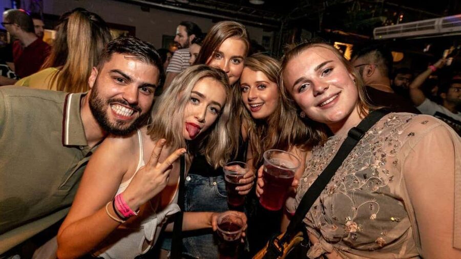 Budapest: Party District Bar-Hop with 2hr Unlimited Drinks - Practical details that affect your night
