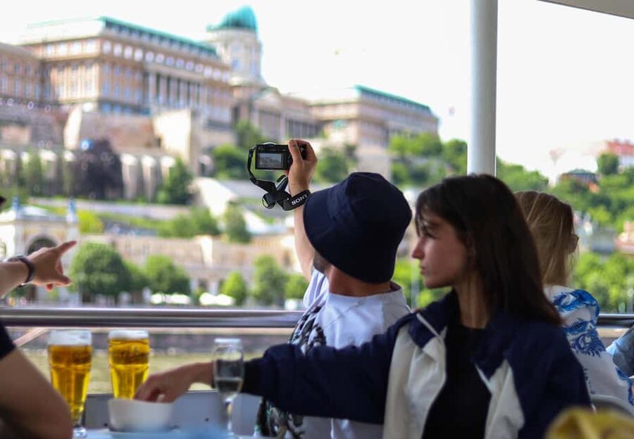 Budapest: Pizza Cruise - Choosing between daytime, twilight, and night