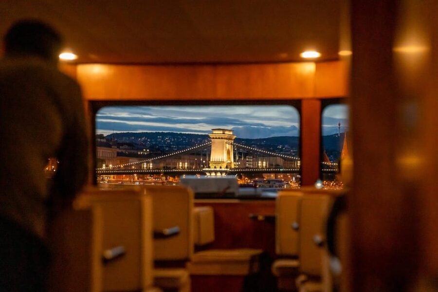 Budapest: Premium Sightseeing Cruise with Tokaj Frizzante - Parliament, Margaret Bridge, and the Buda skyline
