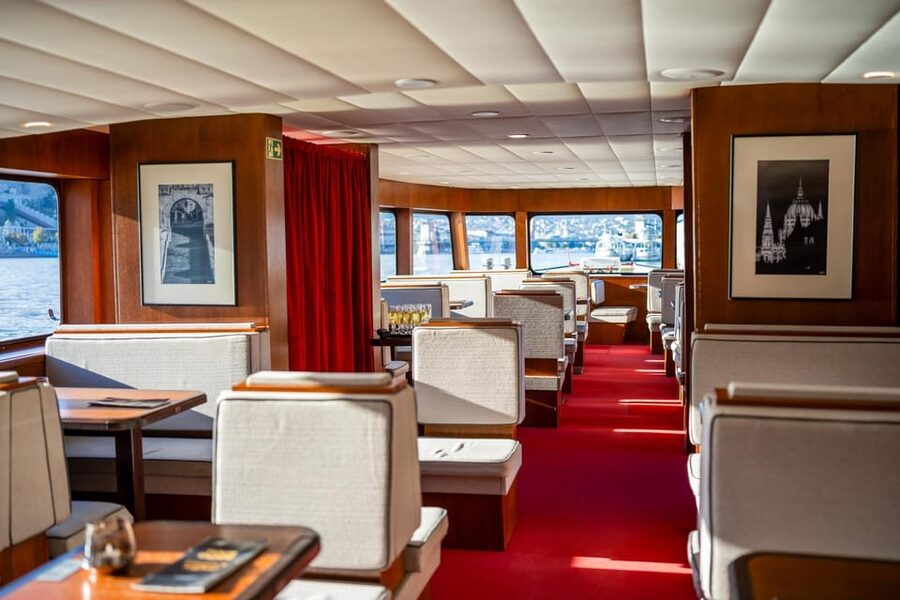 Budapest: Premium Sightseeing Cruise with Tokaj Frizzante - From Liberty Statue to the southern bridges
