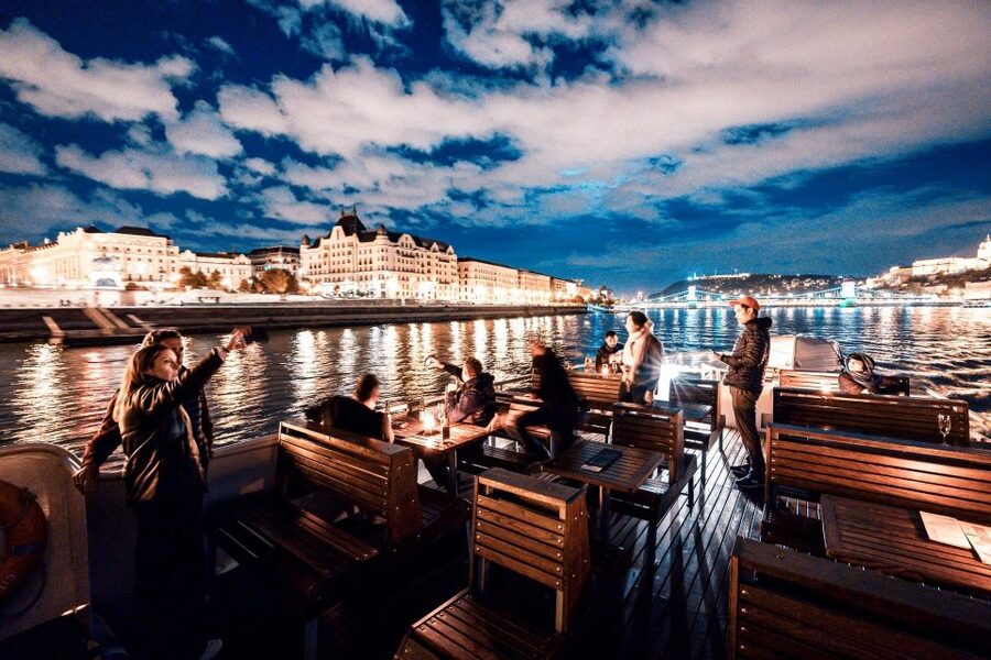 Budapest: Premium Sightseeing Cruise with Tokaj Frizzante - Müpa, Bálna, and the Central Market Hall