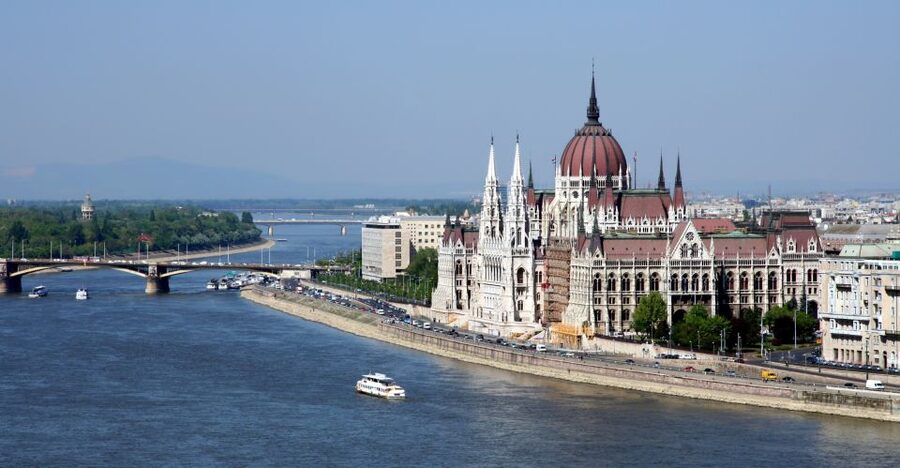 Budapest: Private 3-hour Guided City Tour by Bus - Heroes’ Square and City Park: a fitting final stop