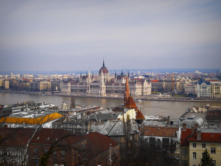 Budapest: Private 3-hour Guided City Tour by Bus - What the private vehicle changes